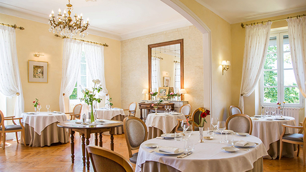 Salle de restaurations spacieuse.